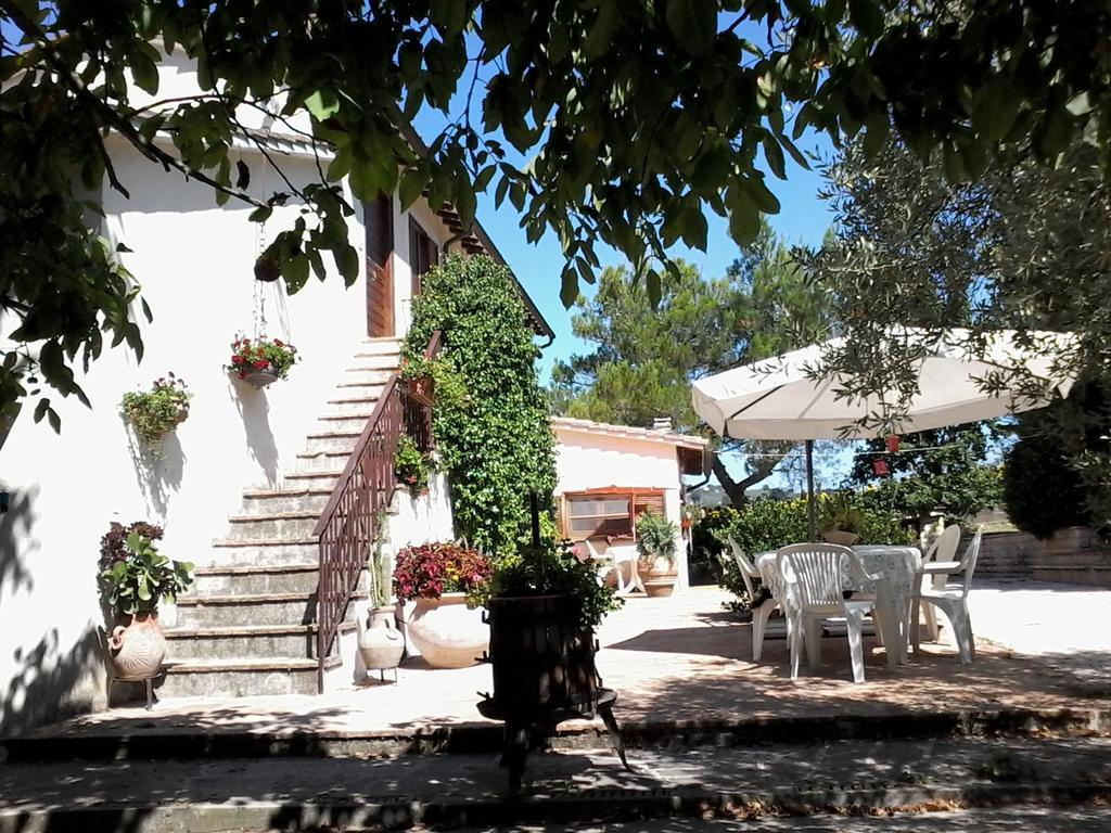 سان جيميني Bed And Breakfast Casale Isorella المظهر الخارجي الصورة
